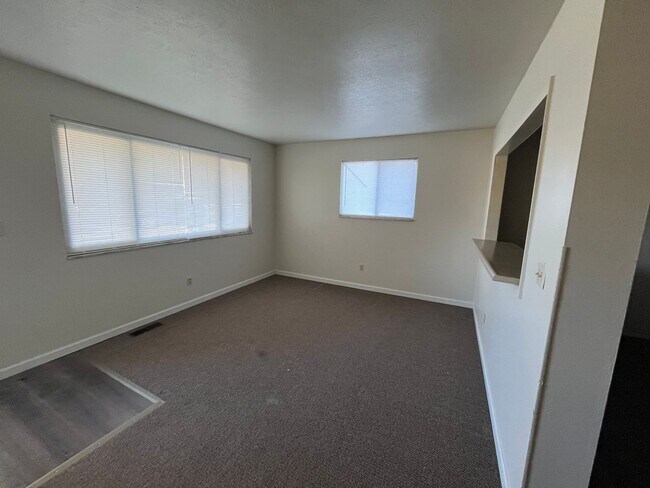 Building Photo - 509 Kansas