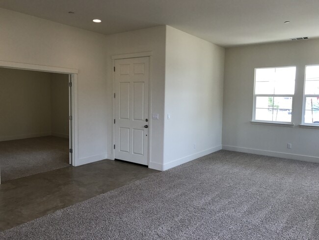 Building Photo - 1600 Dolomite Ct