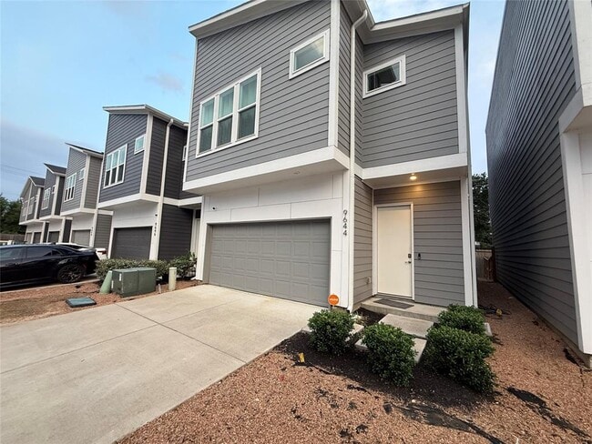 Building Photo - 9644 Habitat St