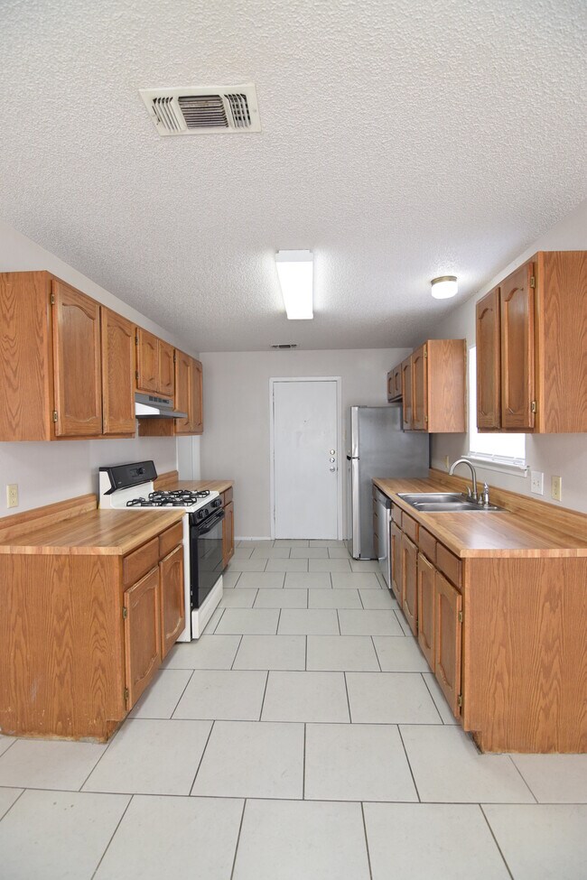 Building Photo - 1508 Rose Ave