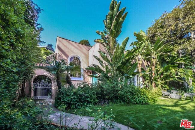 Foto del edificio - 1367 N Beverly Dr