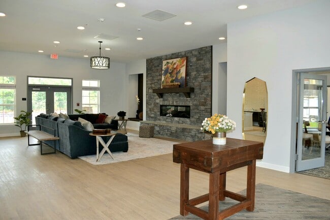 Resident Lounge - The Jewel Summit Pointe