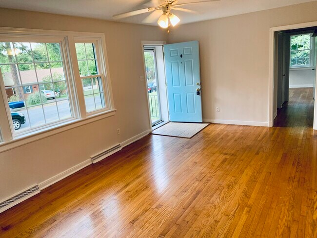 Foto del edificio - 8313 Vernelle Ln