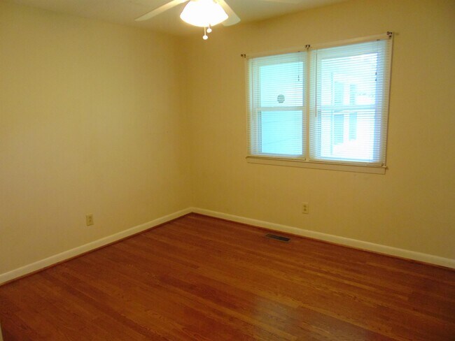 Building Photo - 611 Galloway Dr