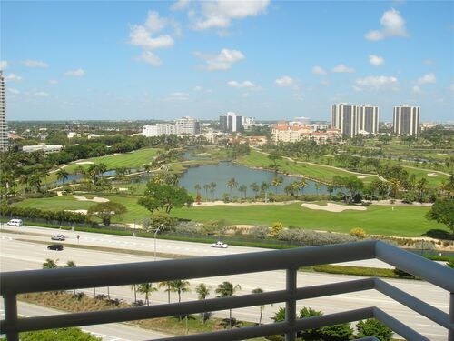 Foto del edificio - 3300 NE 192 St