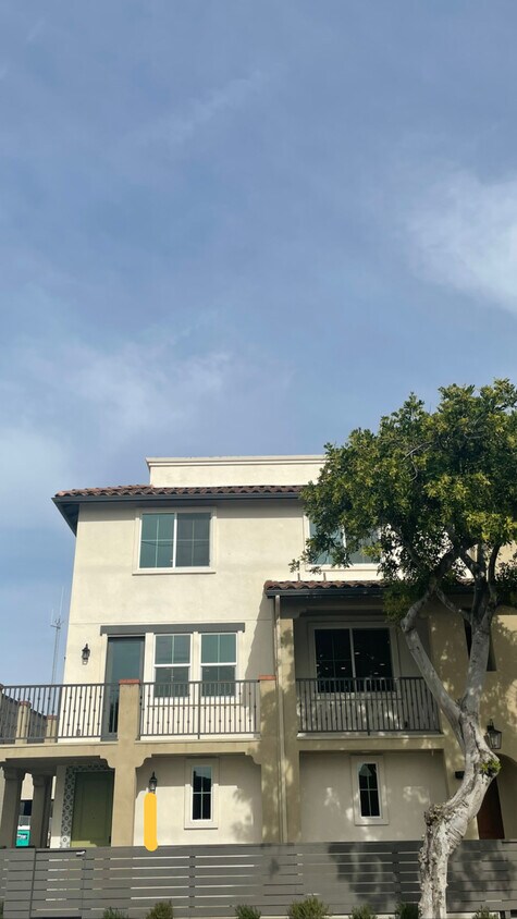 front of the house - 2560 Valentina Way