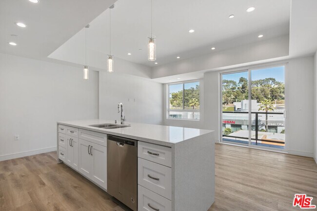 Building Photo - 3835 Multiview Dr