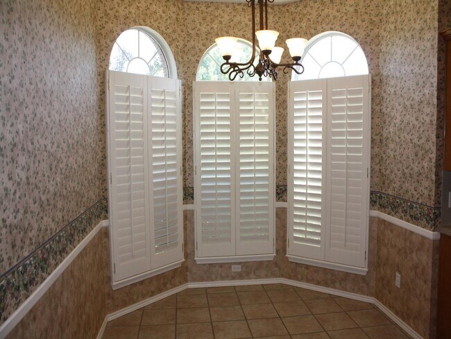 Foto del edificio - Spacious Home Located Within The Vicinity Of Nearby Park, Restaurants, Shopping Mall & S. Loop 289!