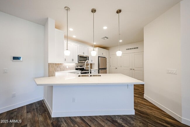 Foto del edificio - 2511 W Queen Creek Rd