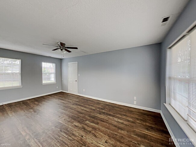 Foto del edificio - 5814 Coral Ridge Ln