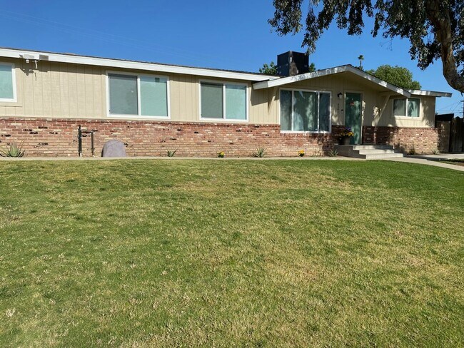 Foto del edificio - 3301 Dwight St