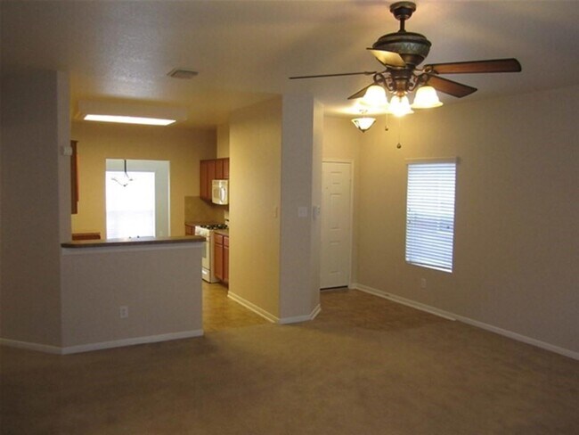 Foto del edificio - 4723 Blue Spruce Hill St