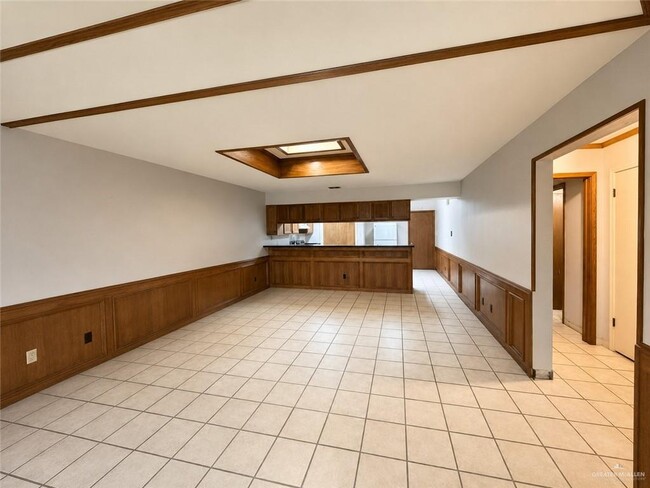 Building Photo - 15 E La Vista Ave