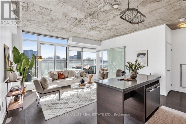 Building Photo - 1205 Queen St W