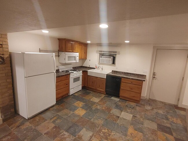 Building Photo - Cozy 2 Bed Provo Basement Apartment - Near...