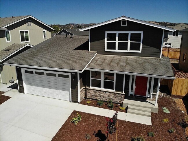 Foto del edificio - Two-level home located in Coffey Park!