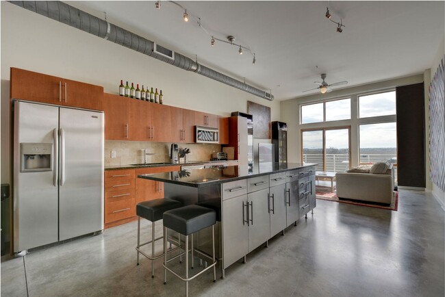 Building Photo - Modern Eastside Loft-Syle Condo w/ Stunnin...