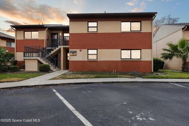Foto del edificio - 2673 Golf Lake Cir