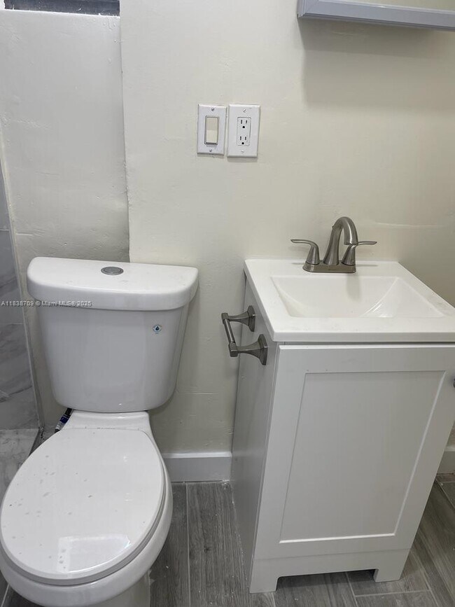 2215 Mayo St Hollywood FL 33020 - 2215 Mayo St Hollywood Fl Building Photo 