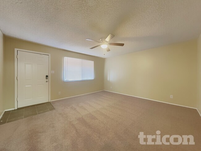 Foto del edificio - 6258 W Wolf St