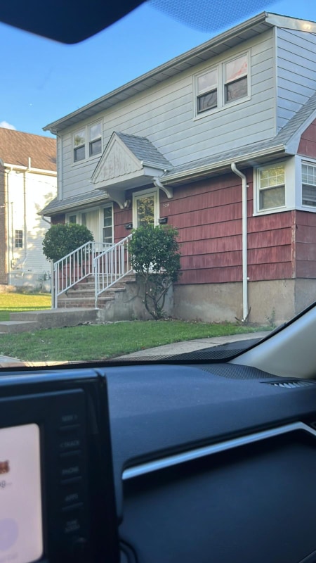 Primary Photo - 220 Columbia Ave