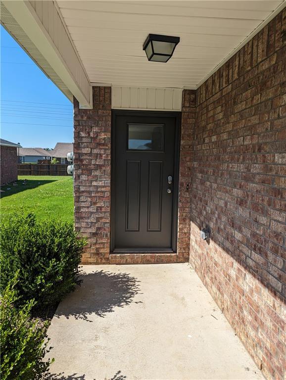 Building Photo - 228 E Anabranch Ct