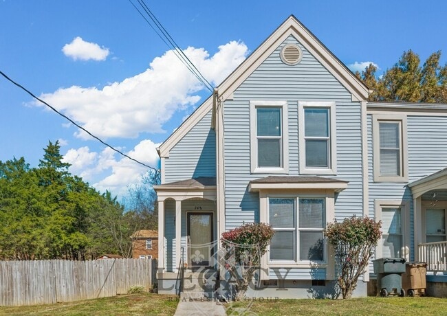 Photo - 748 Lake Terrace Dr House