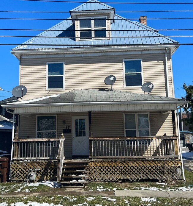 Building Photo - 127 W Poplar St