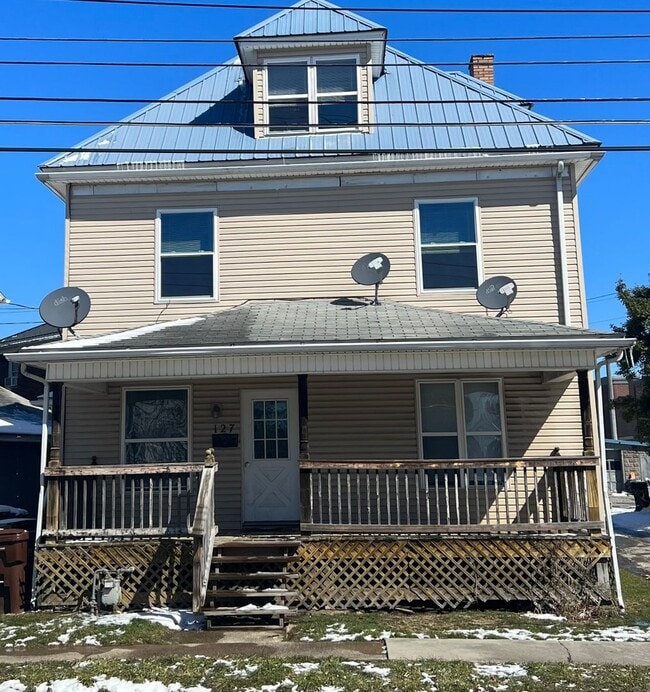 Building Photo - 127 W Poplar St