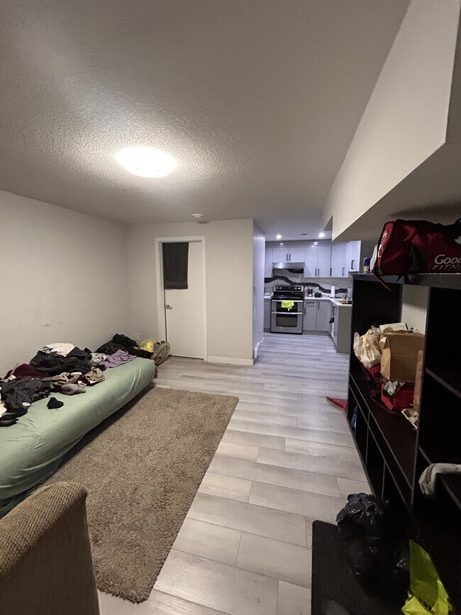 Photo du bâtiment - 1771-1728 28 St NW