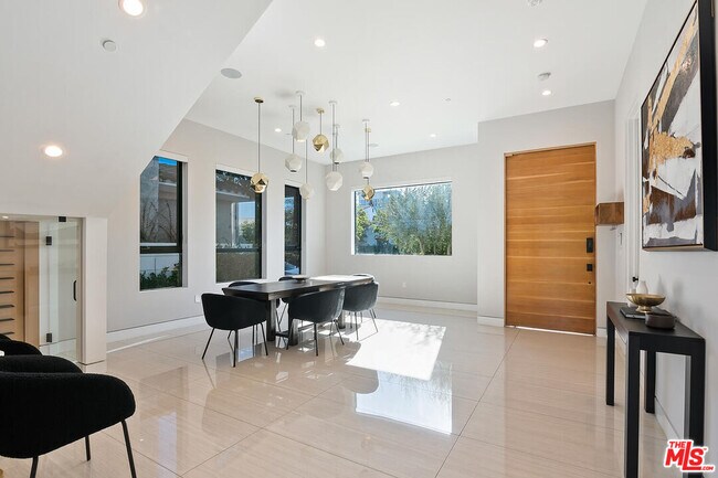 Foto del edificio - 6347 Maryland Dr