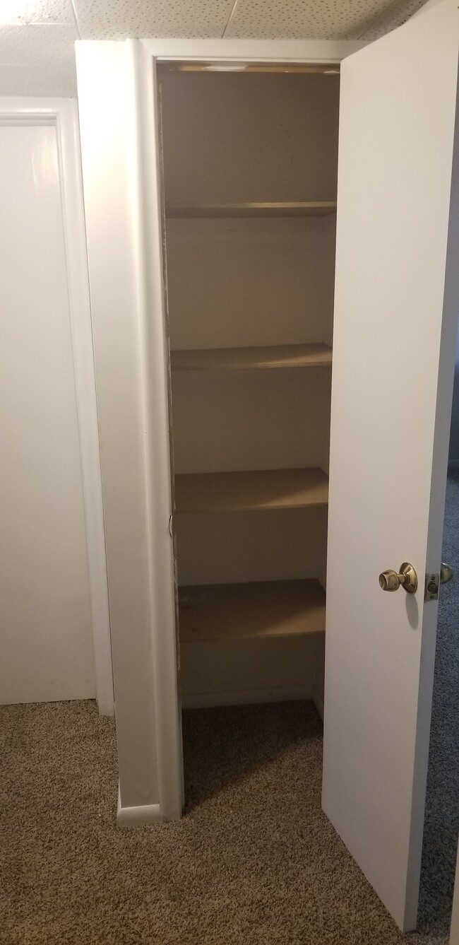 Hallway/linen closet - 4002 reservoir blvd