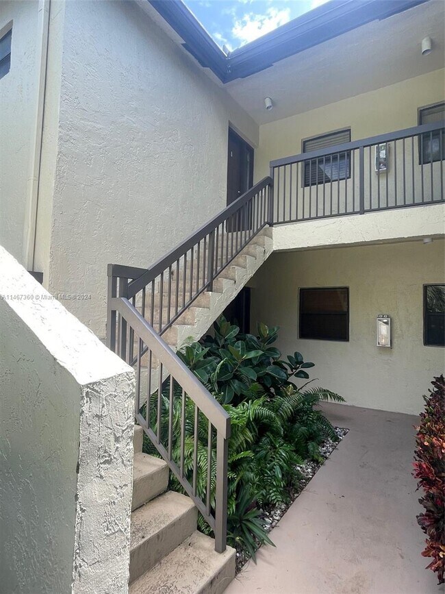 Foto del edificio - 4541 Carambola Cir S