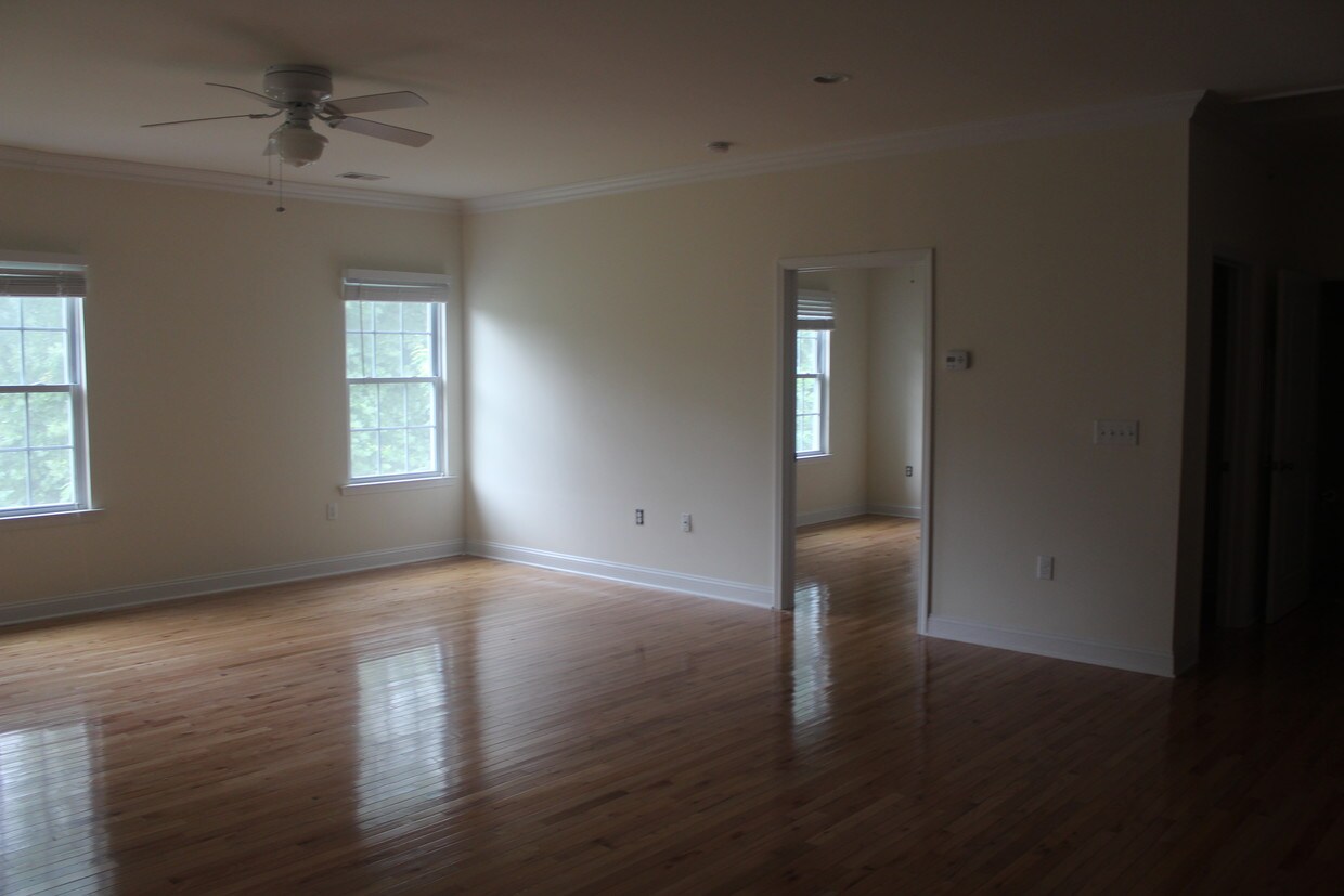 Primary Photo - 400 Amboy Ave