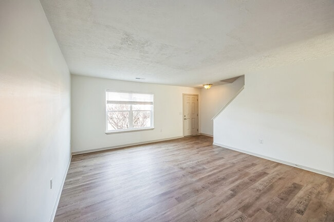 Building Photo - Lakota Pointe Townhomes