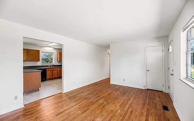 Building Photo - 1700 S Hills Dr