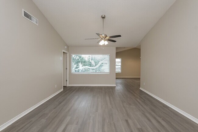 Foto del edificio - 4360 Grandwood Ln