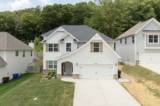 Building Photo - West Knoxville 37932 - 4 bedroom, 2.5 Bath home - Contact Sharon Arnwine (865) 313-7215