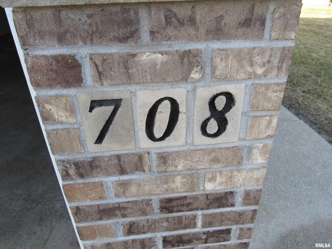 Building Photo - 708 Prairie Meadow Dr