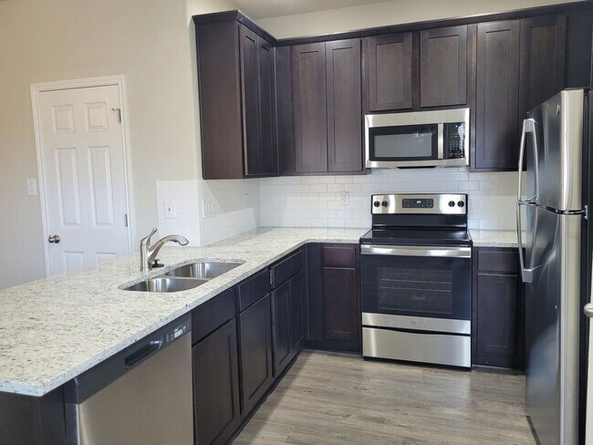 Foto del edificio - Luxury 3/2.5 Townhome Near Randolph AFB