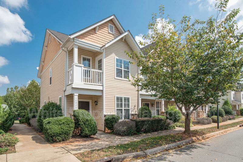 Foto principal - 14925 Scothurst Lane