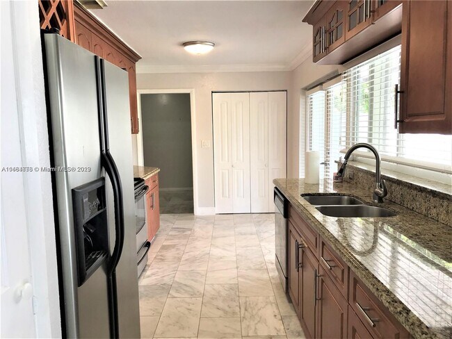 Foto del edificio - 14873 SW 65th Terrace