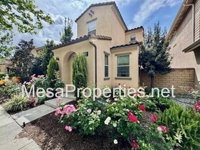 Building Photo - 3134 E La Avenida Dr