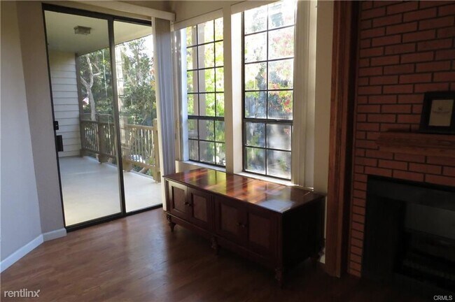 Building Photo - 2563 Plaza del Amo