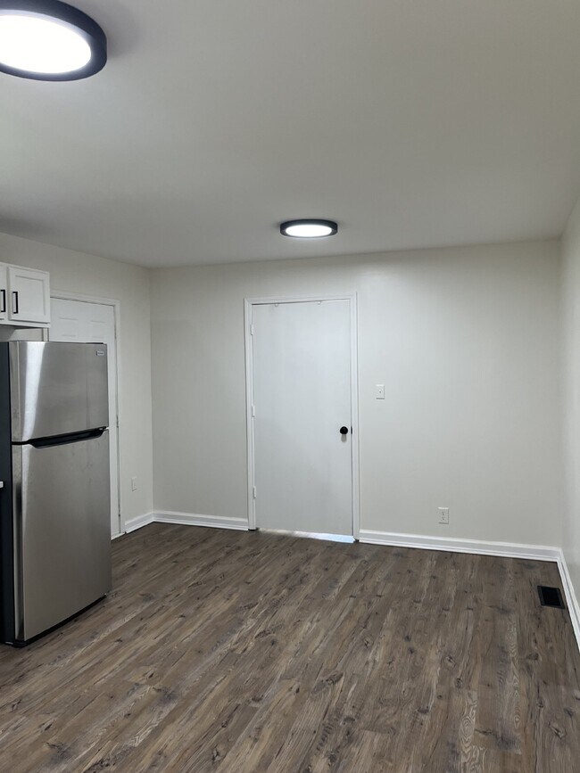 Building Photo - "Charming 3-Bed Home at 1527 Cherry Tree D...