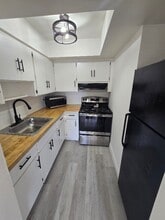 Building Photo - 212 SE 9th Ave