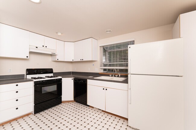 Foto del edificio - 10358 Riviera Pl NE