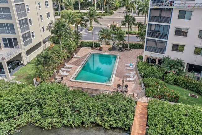 Foto del edificio - 4835 Bonita Beach Rd SW