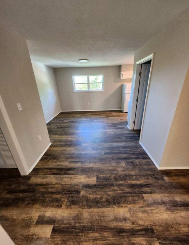 Building Photo - 1100 Skyland Dr