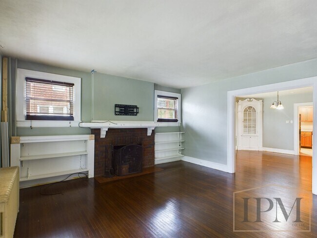 Building Photo - Available Now - Spacious 4 Bedroom Home lo...